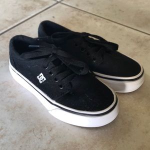 Boys DC shoes size 11 y